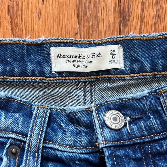 Super cute! A&F size 0 denim shorts! - Picture 2 of 4